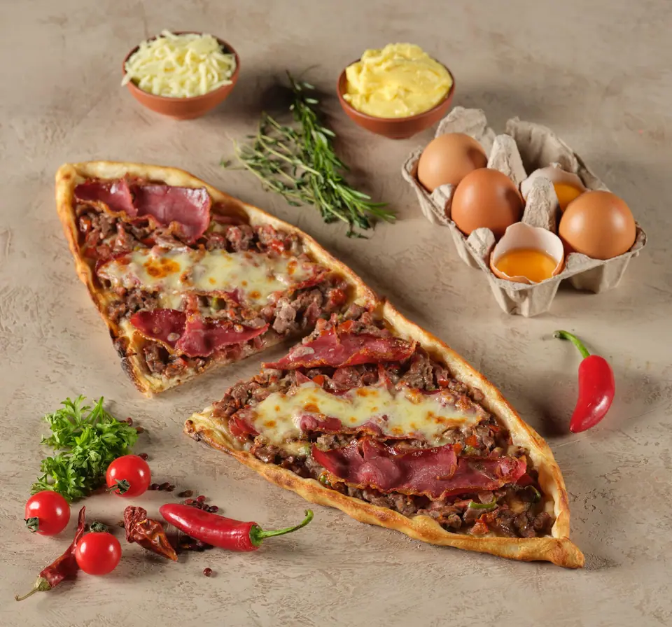 Kavurmalı pide